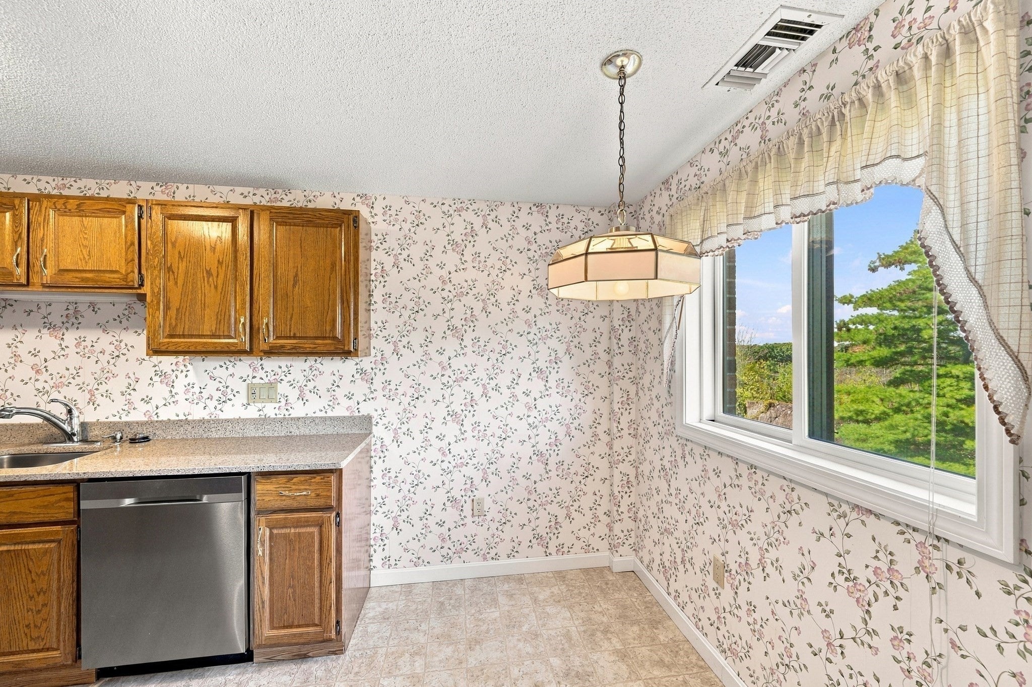 12 Ledgewood Way #21, Peabody, MA Photo #17