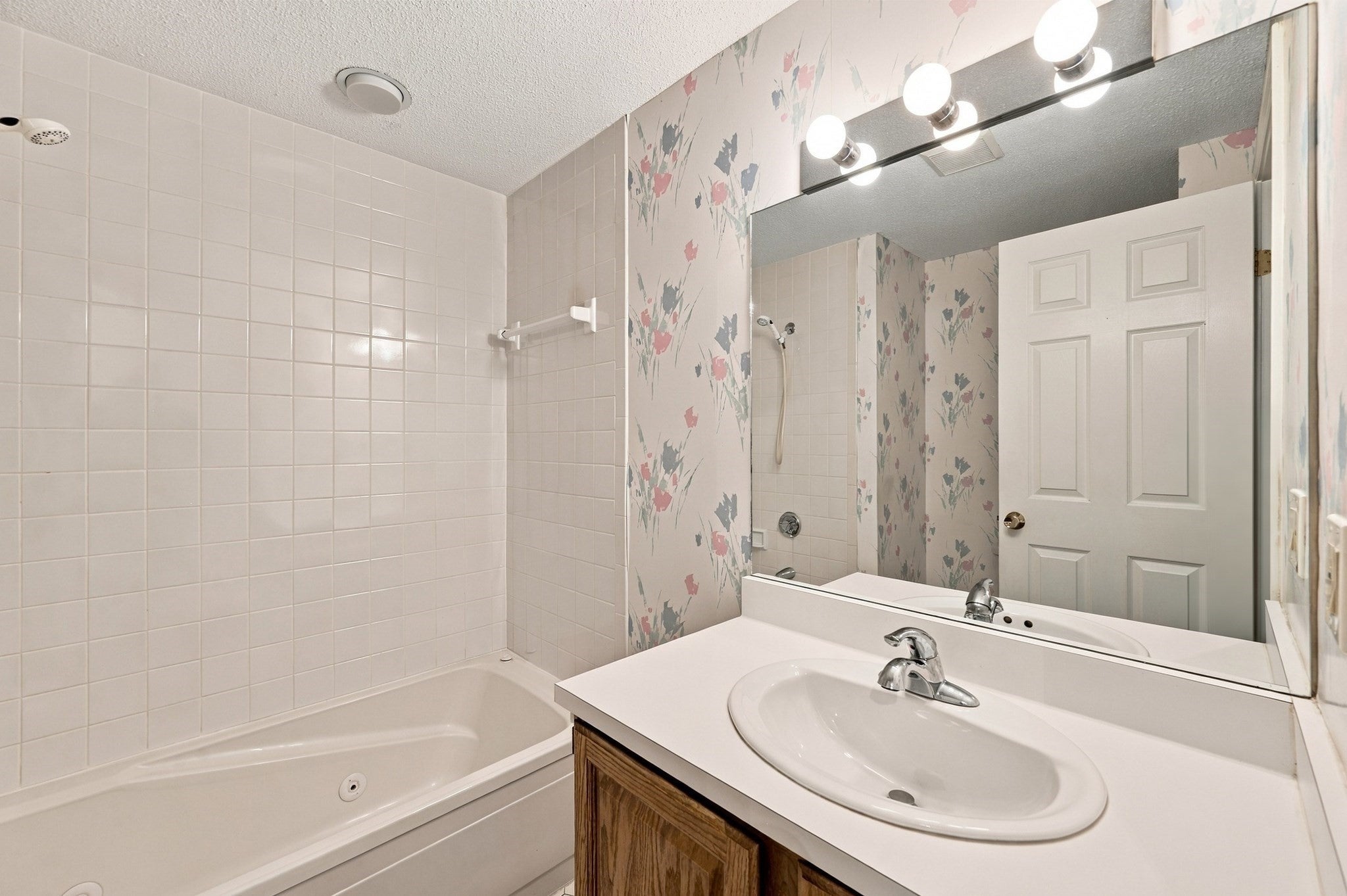 12 Ledgewood Way #21, Peabody, MA Photo #22