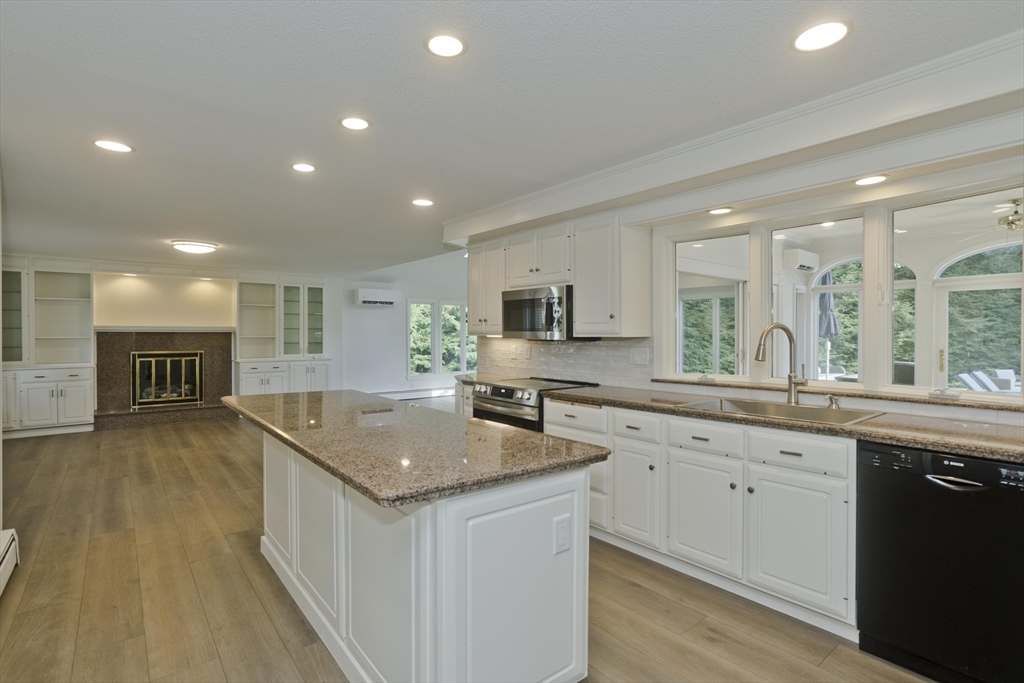 10 Cooley Dr