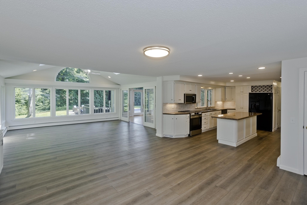 10 Cooley Dr