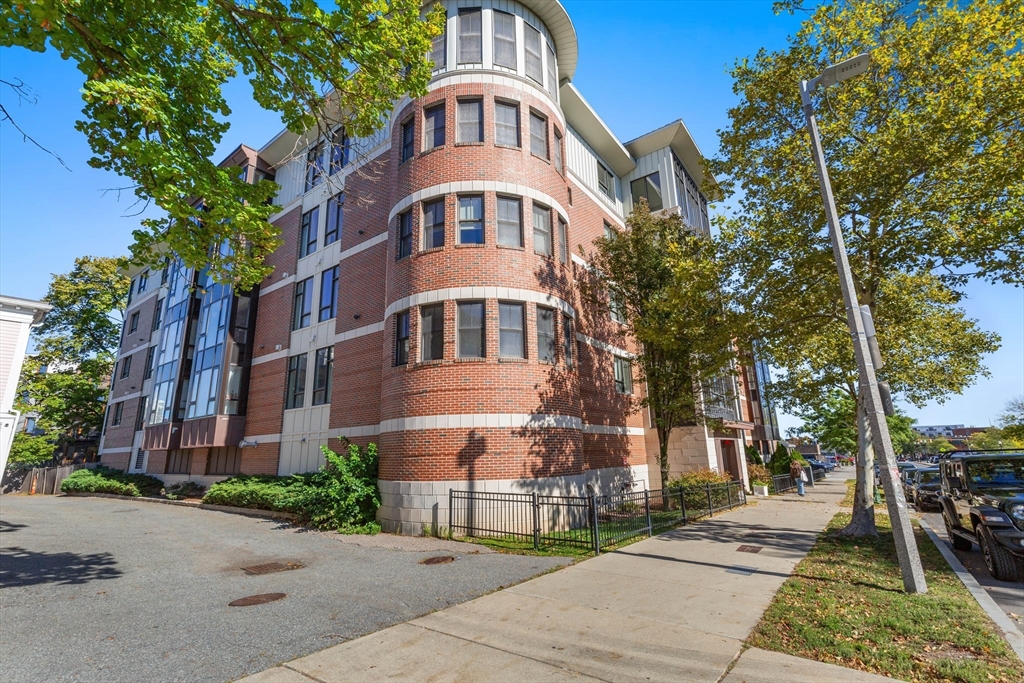 533 Cambridge St 308