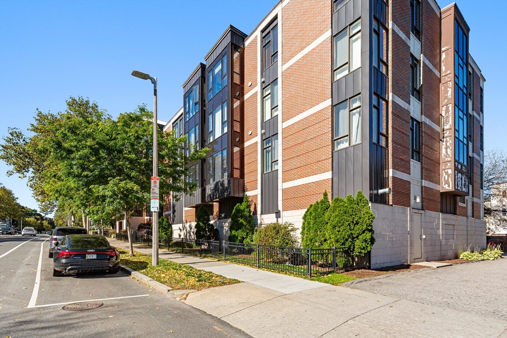 533 Cambridge St 308
