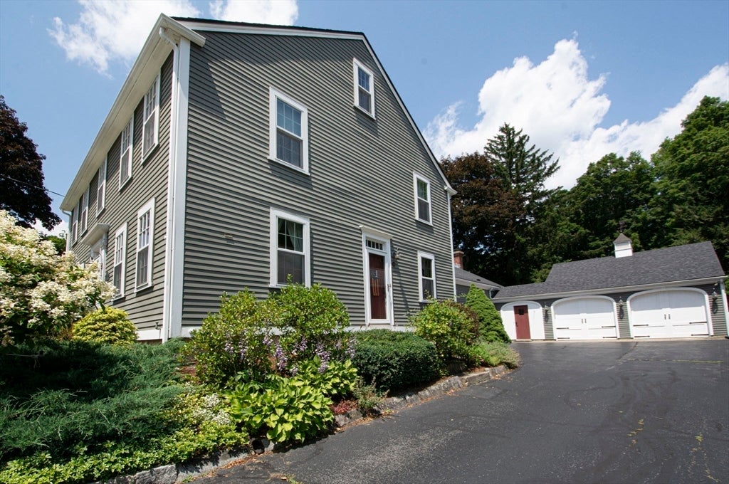 99 W Main St