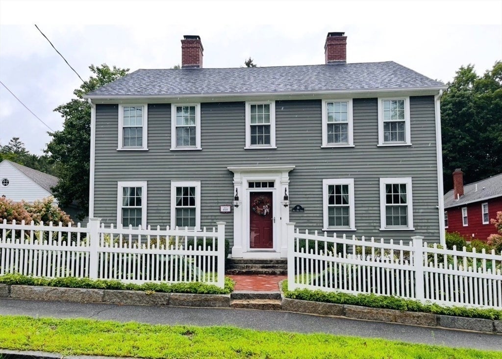 99 W Main St