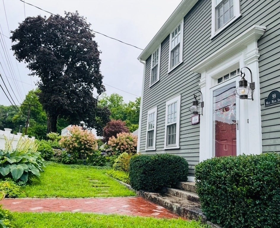 99 W Main St