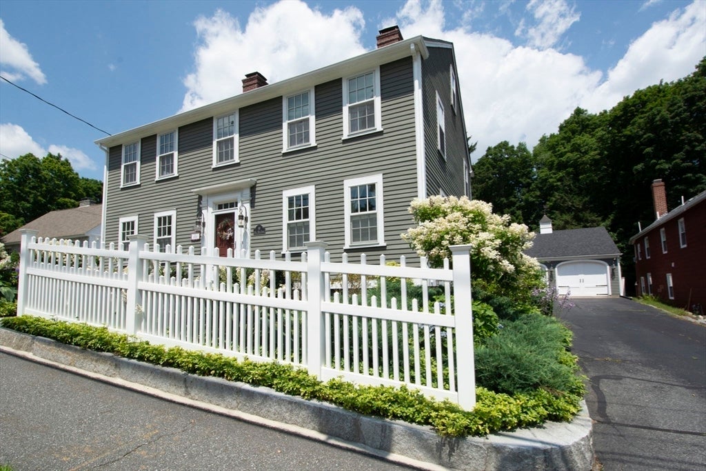 99 W Main St