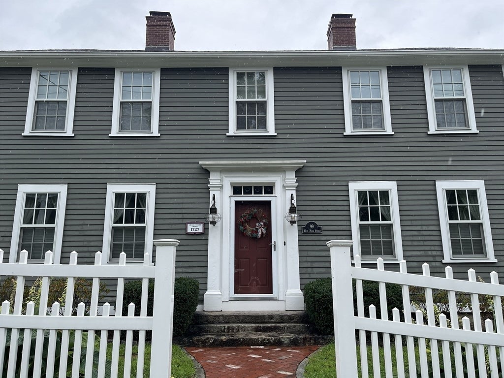 99 W Main St