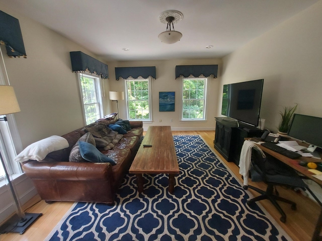 1 Chestnut St