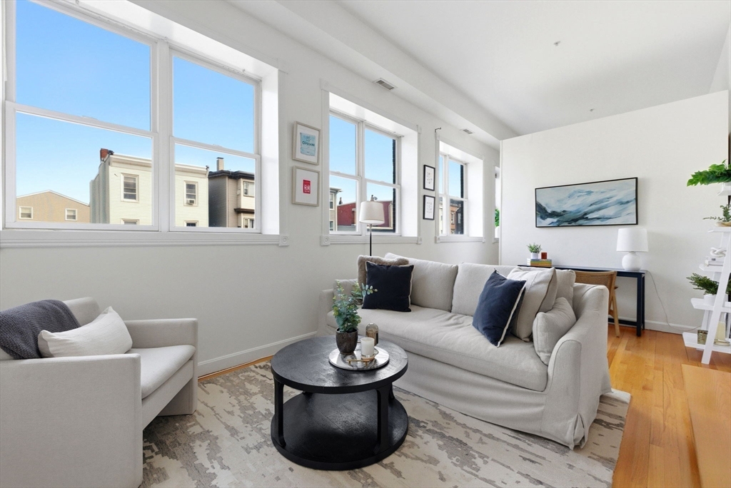 156 Chelsea Street 201