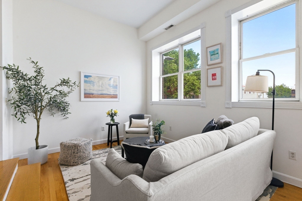 156 Chelsea Street 201