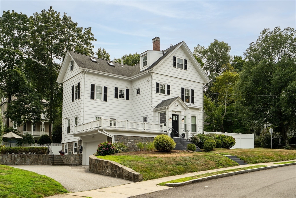 140 Mount Vernon St