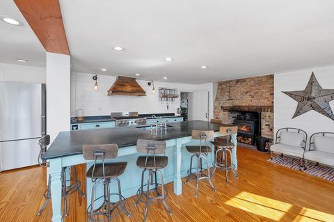 89 Choate St Essex MA 01929