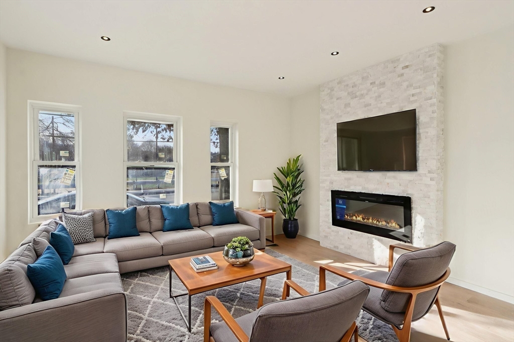455 Summer St 455