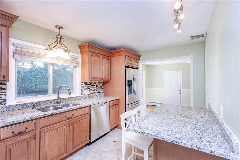 98 Pleasant View St, Methuen, MA, 98 Pleasant View St, Methuen, MA Photo #3