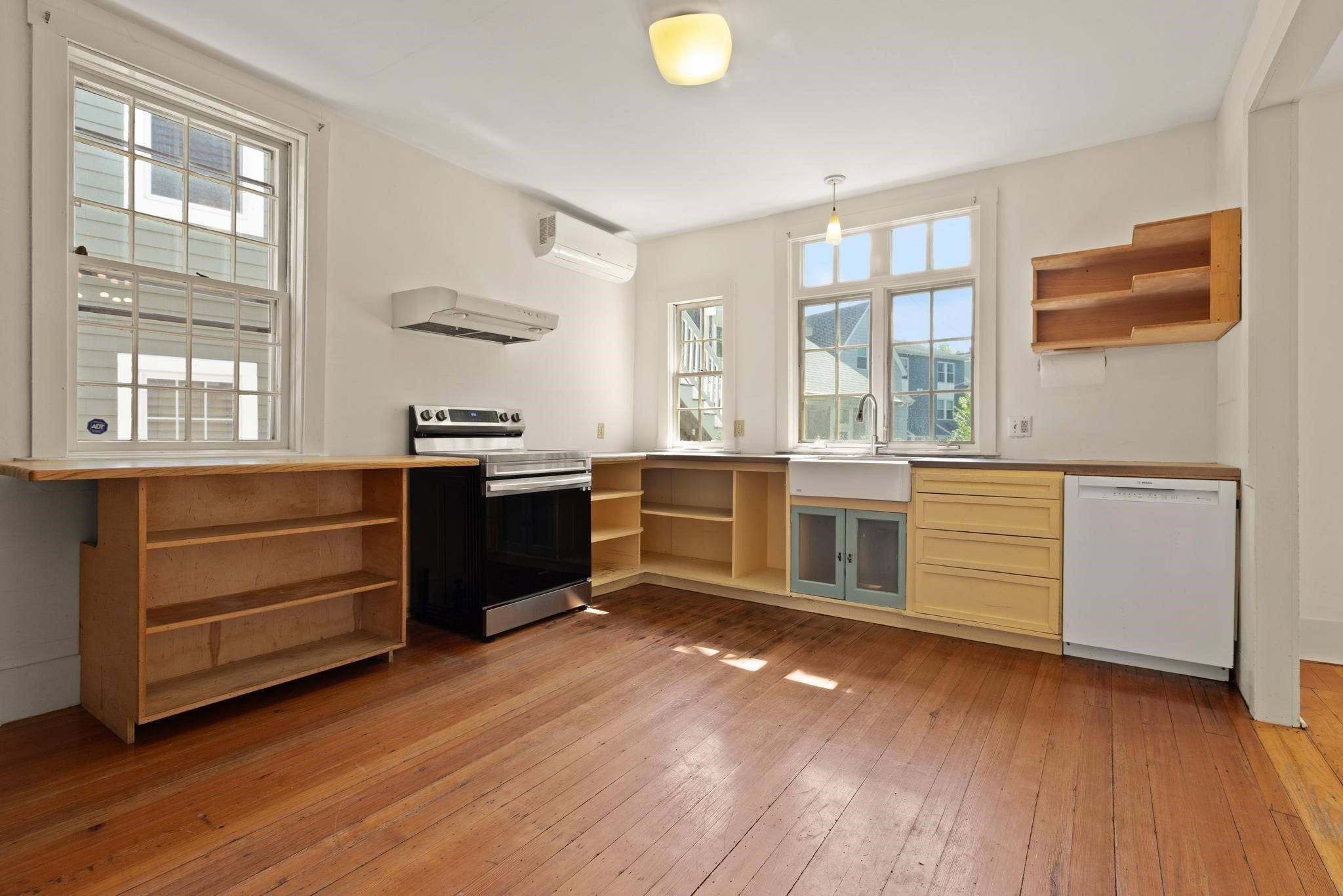 131 Carolina Ave, Boston, MA Photo #4
