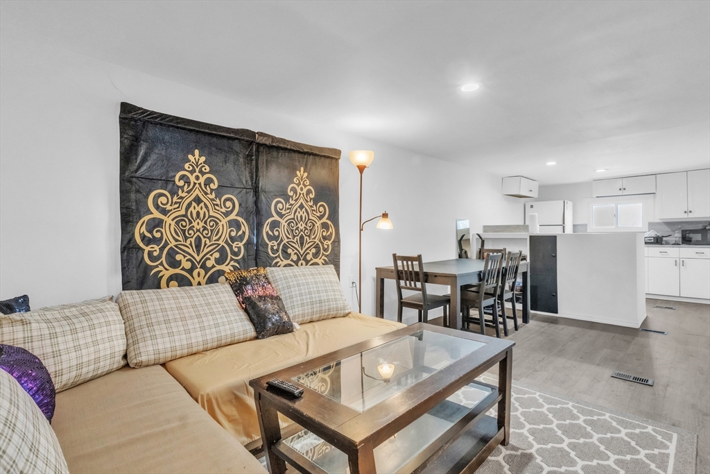 165 Turnpike Rd 43