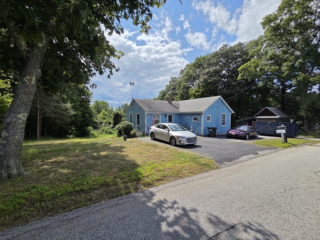 Photo of 40 Upper Gore Rd, Webster, MA