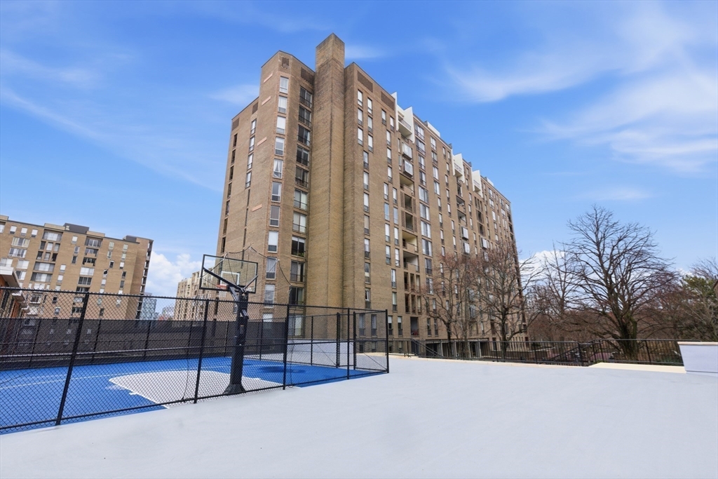 77 Pond Ave #1009, Brookline, MA Photo #17