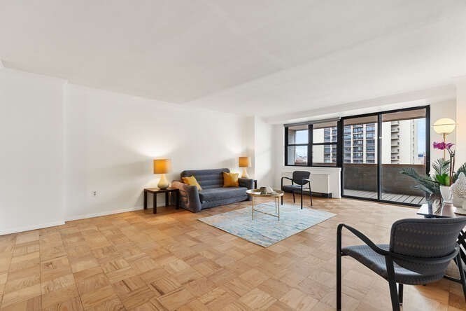 2 Hawthorne Pl 11M
