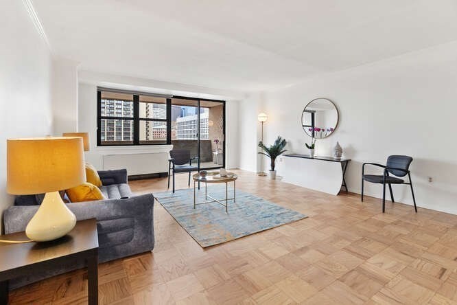 2 Hawthorne Pl 11M