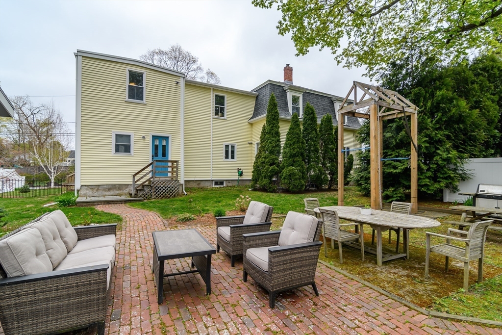 89 Pond St