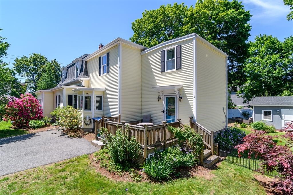 89 Pond St