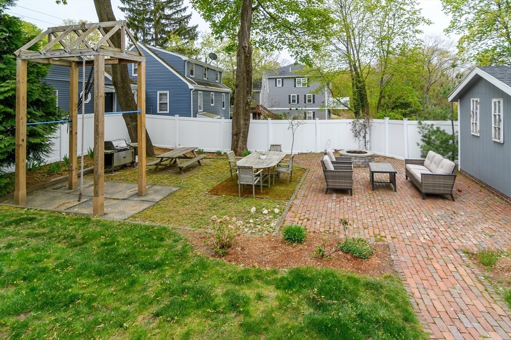 89 Pond St