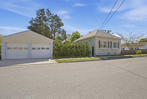 Photo of 30 Buttonwood Rd, Dartmouth, MA 02748 (MLS # 73529691)