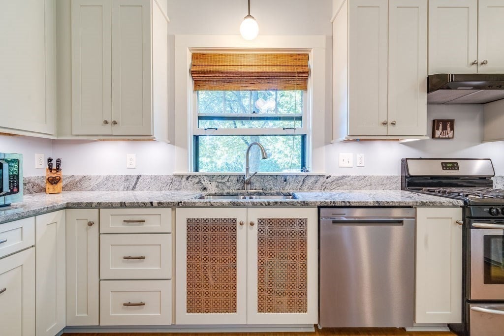 116 Pleasant St, Holyoke, MA, 116 Pleasant St, Holyoke, MA Photo #10