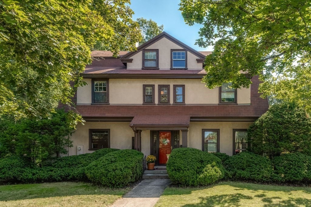 Photo of 116 Pleasant St, Holyoke, MA