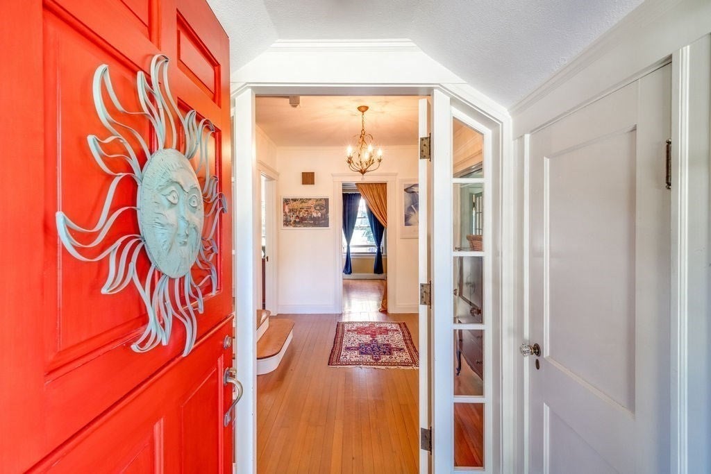 116 Pleasant St, Holyoke, MA, 116 Pleasant St, Holyoke, MA Photo #2