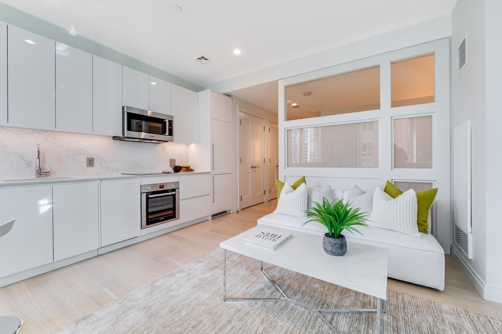 135 Seaport Blvd 530