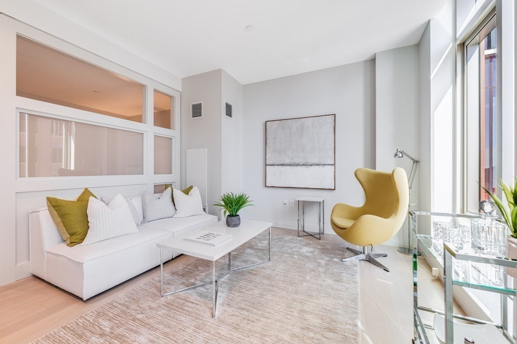 135 Seaport Blvd 530