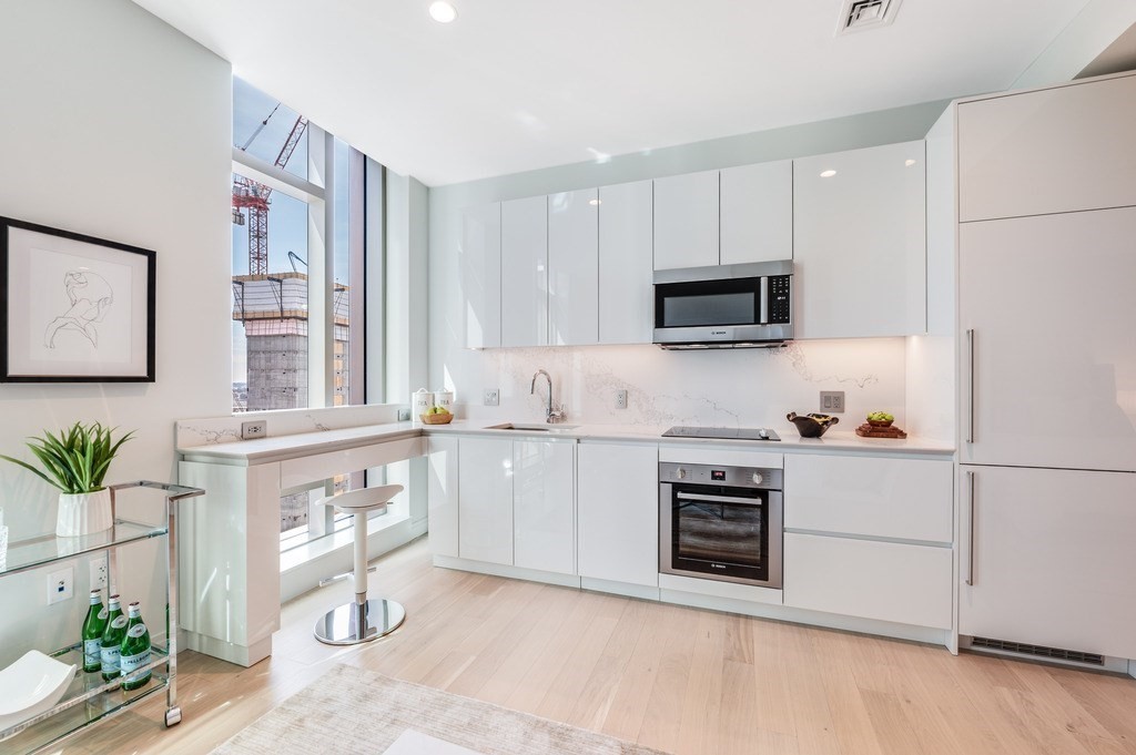 135 Seaport Blvd 530