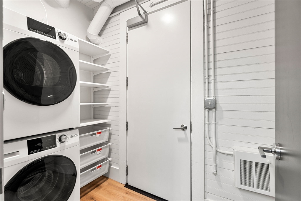 Cambridge, Massachusetts 02139, United States, 4 Bedrooms Bedrooms, ,2 BathroomsBathrooms,Residential,Pending,81256