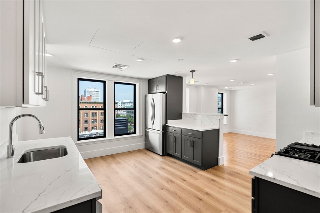 Cambridge, Massachusetts 02139, United States, 4 Bedrooms Bedrooms, ,2 BathroomsBathrooms,Residential,Pending,81256