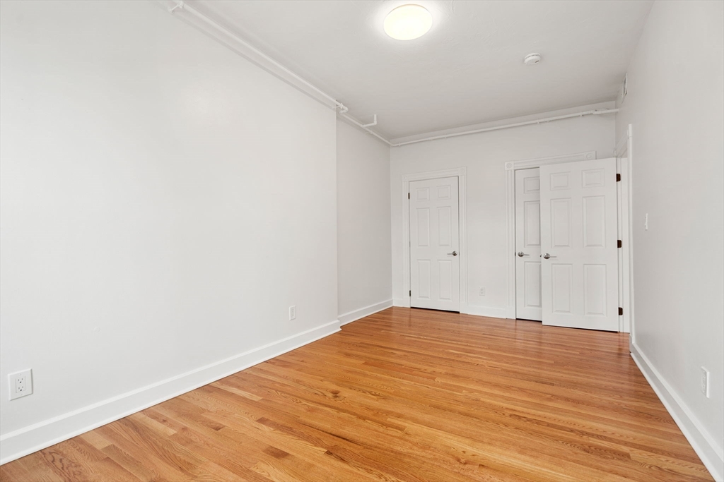 Cambridge, Massachusetts 02139, United States, 4 Bedrooms Bedrooms, ,2 BathroomsBathrooms,Residential,Pending,81256