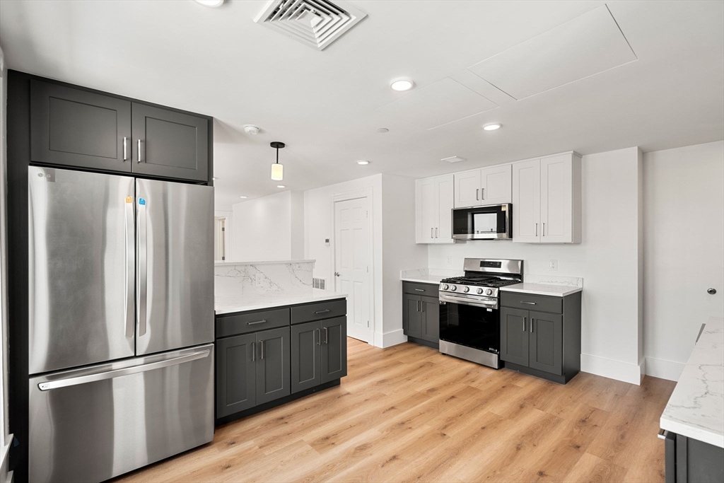 Cambridge, Massachusetts 02139, United States, 4 Bedrooms Bedrooms, ,2 BathroomsBathrooms,Residential,Pending,81256