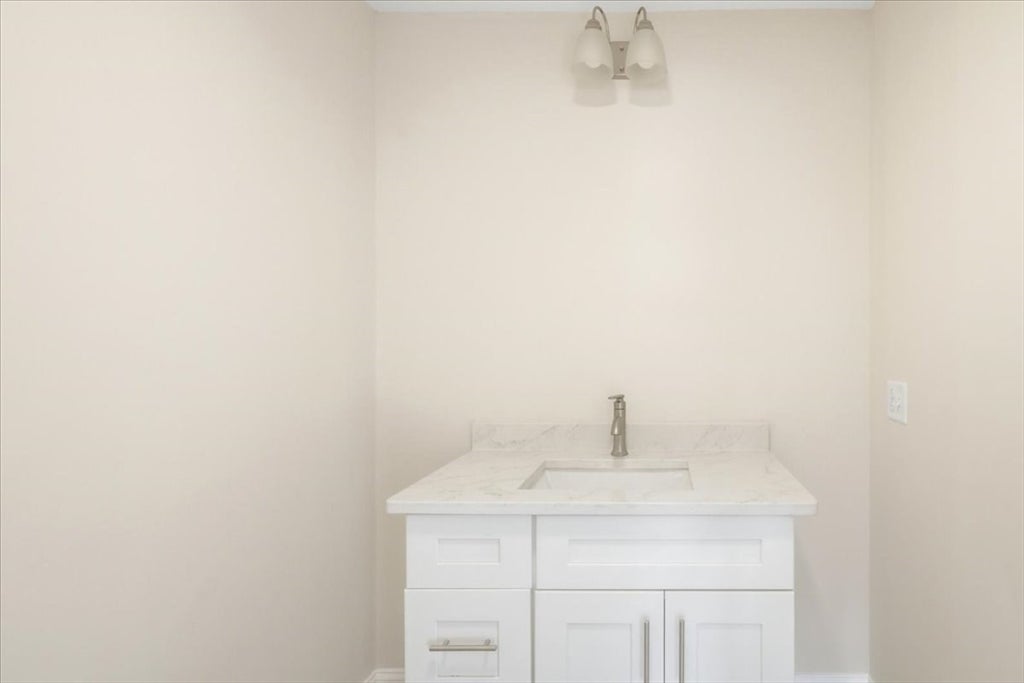 9 Jasmine Way, Bridgewater, MA Photo #8