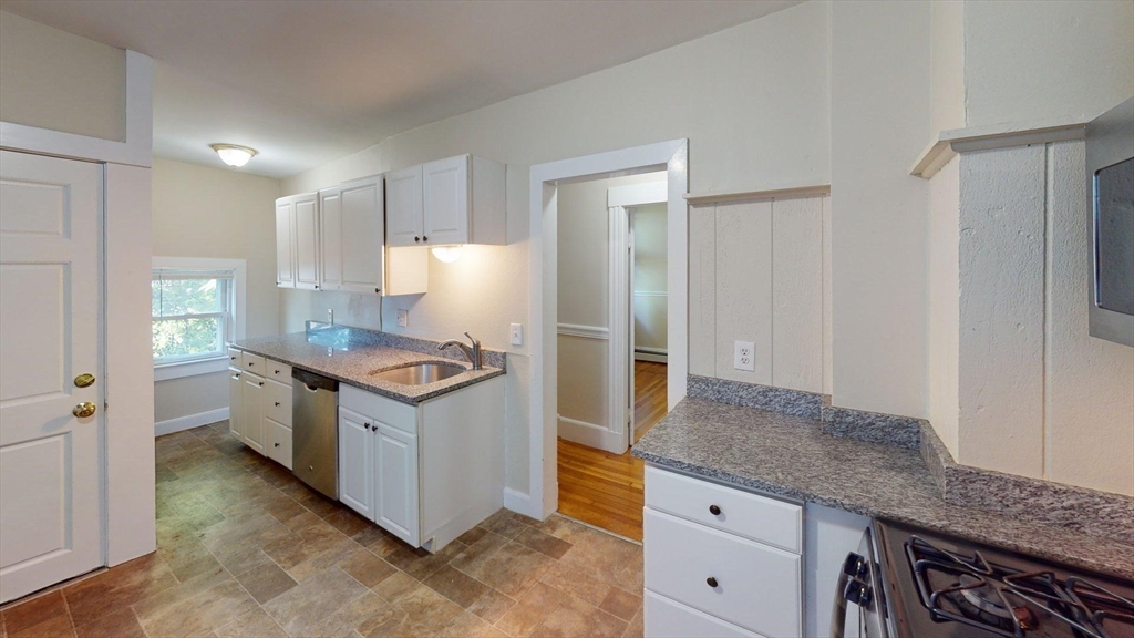 Click for 122 Gladstone Street #A, Boston, MA slideshow