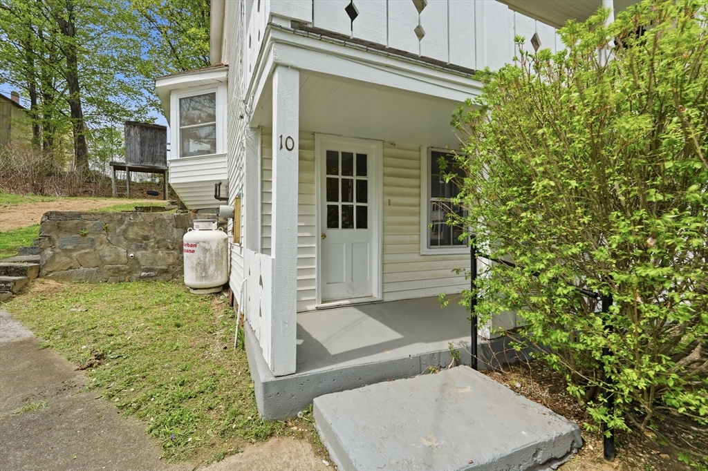 10 Crescent St