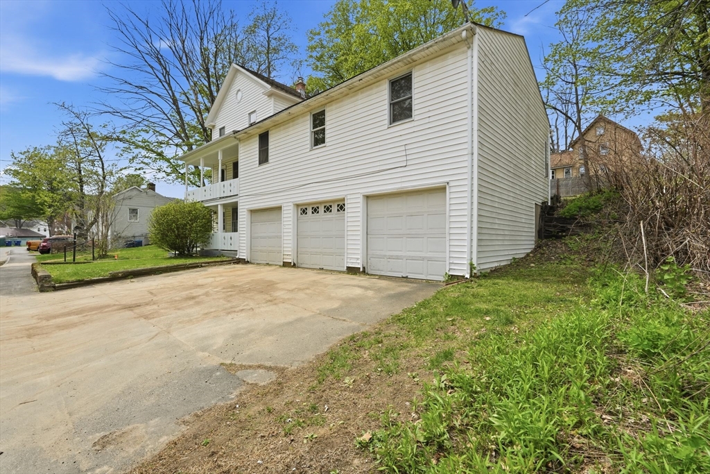 10 Crescent St