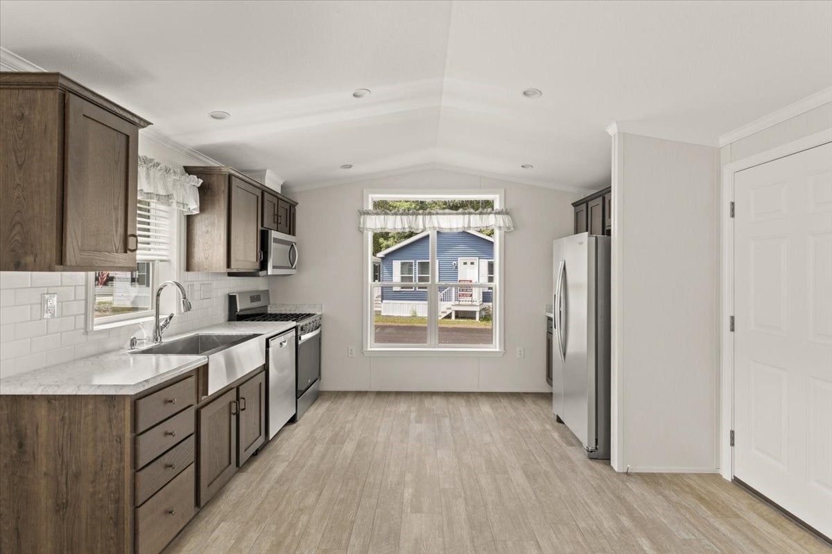 1540 Broadway 16