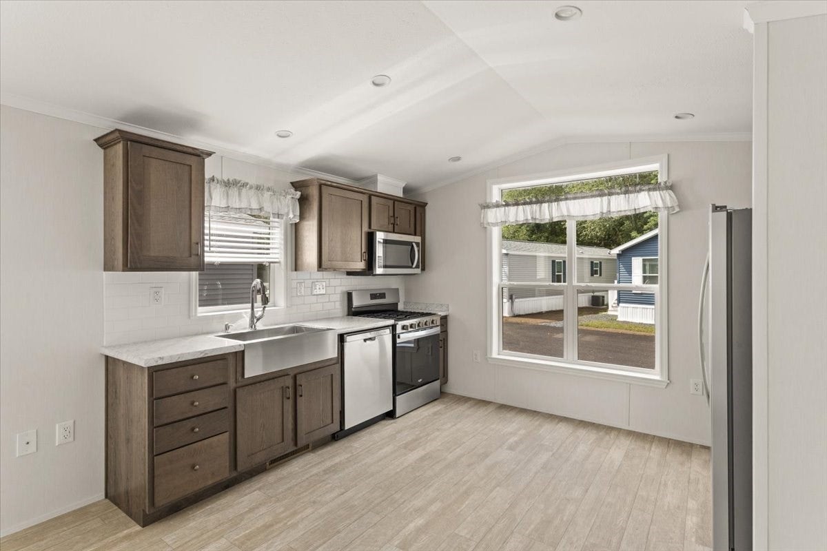 1540 Broadway 16