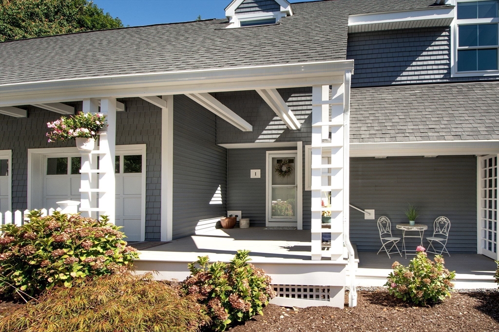 1 Gatehouse Ln 1