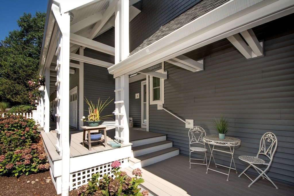 1 Gatehouse Ln 1
