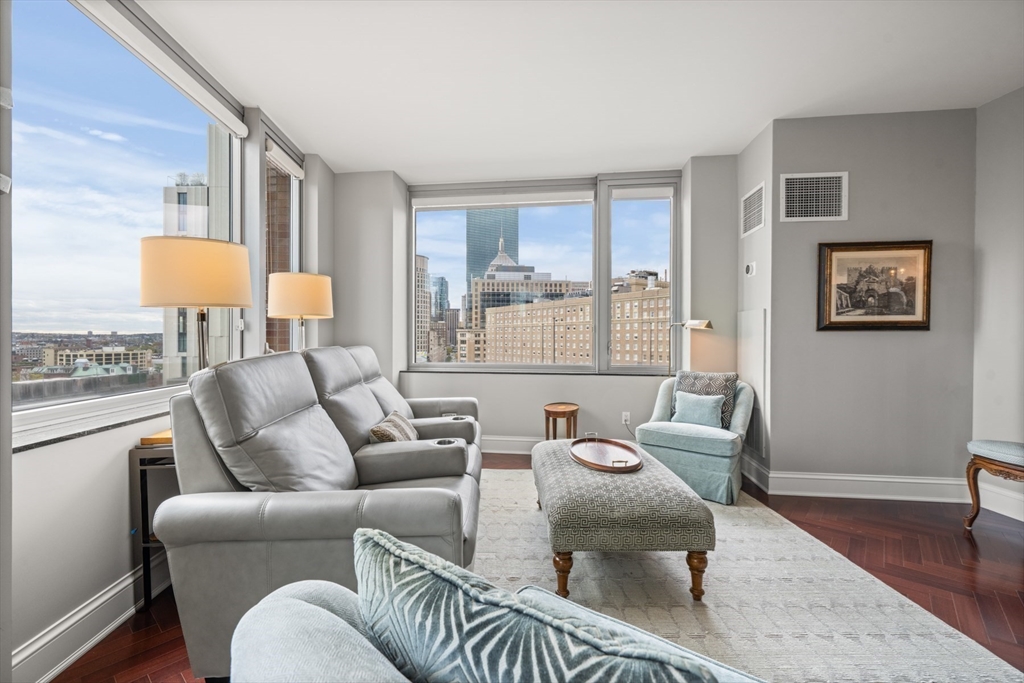 1 Charles St South 1110