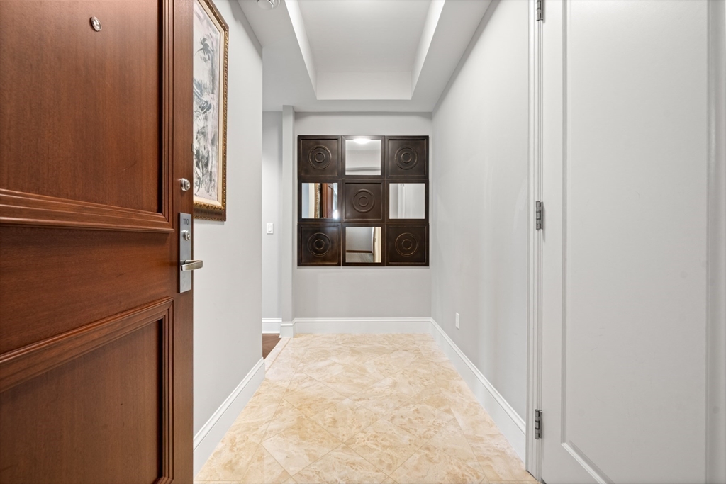 1 Charles St South 1110