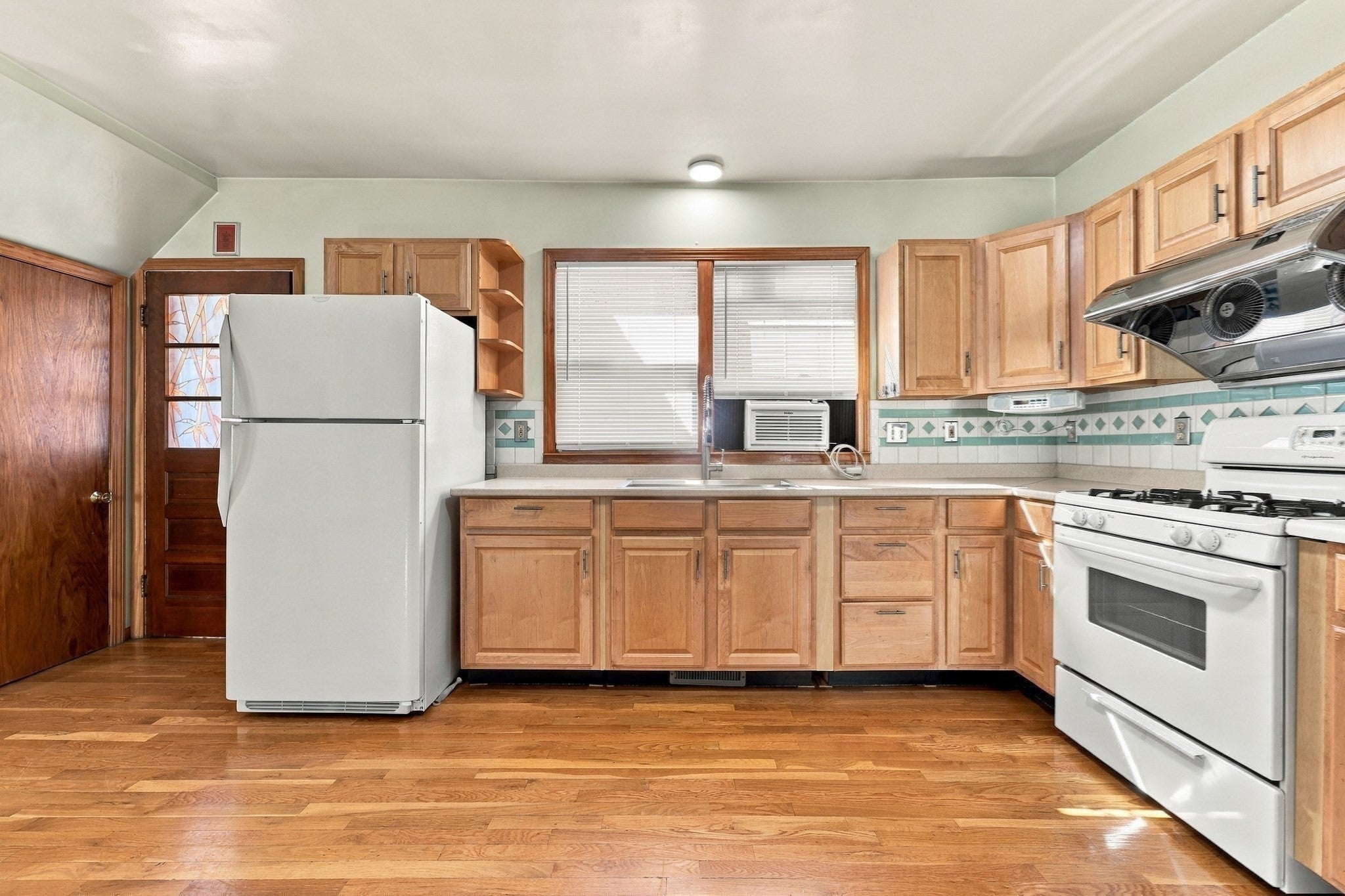 40 Bunker Hill Ave, Lowell, MA, 40 Bunker Hill Ave, Lowell, MA Photo #9