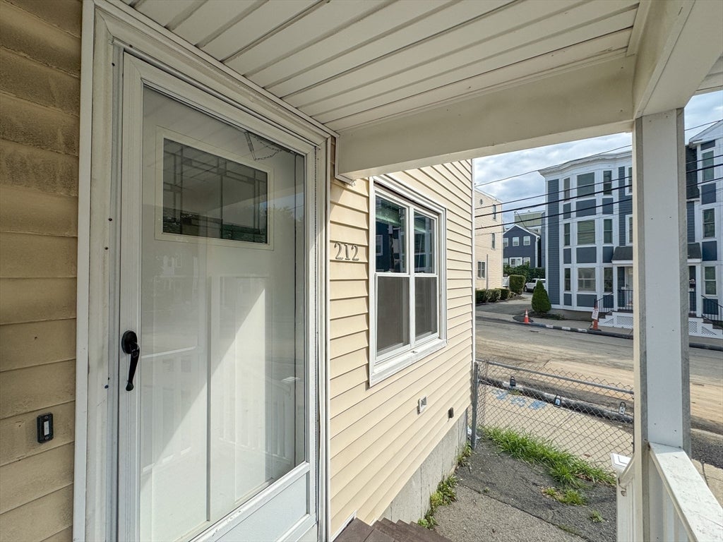 212 W 6th St 212